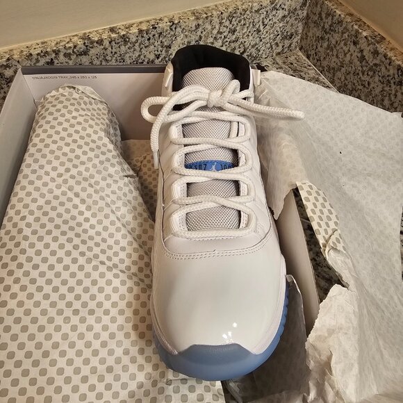 Air Jordan 11 Legend Blue